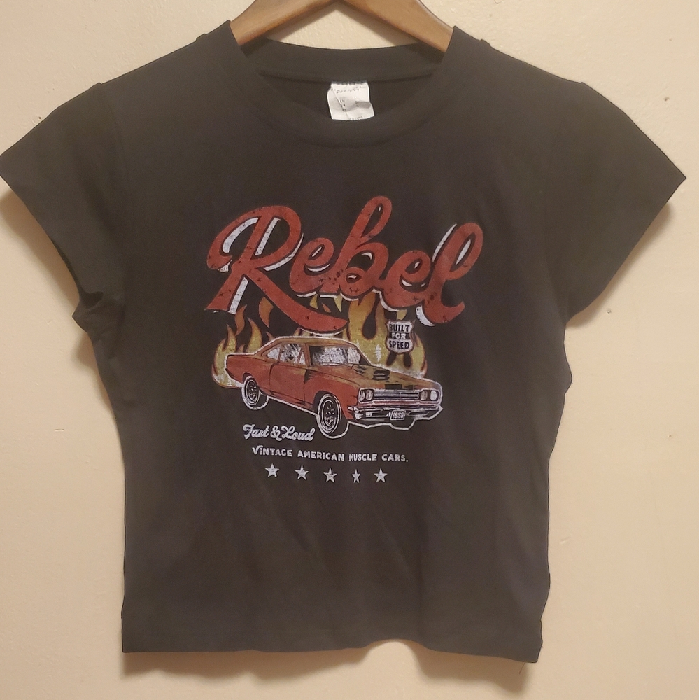 Cropped graphic tee